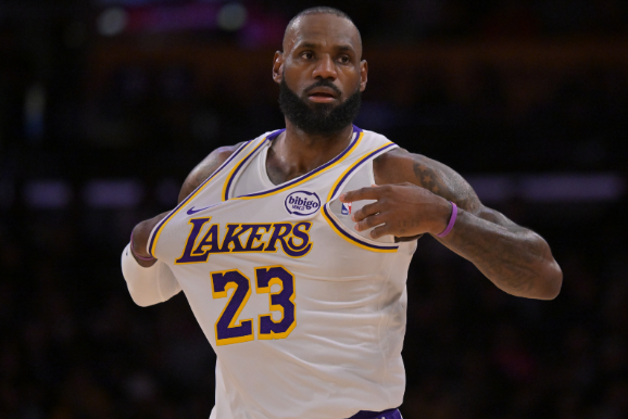 小里弗斯盛赞詹姆斯：体育界从未有过这般身体天赋