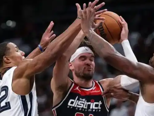 奇才逆袭：在逆境中绽放的篮球之光