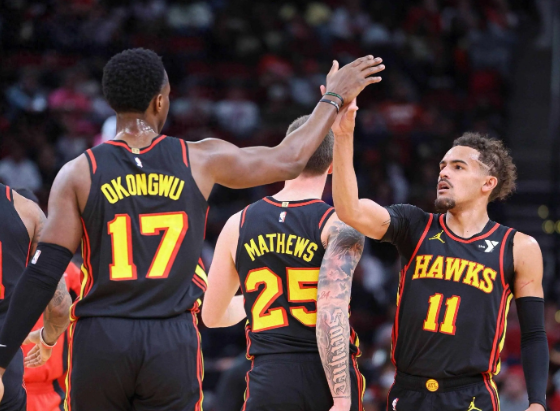 老鹰振翅：逆境中绽放的团队之光