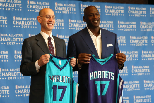 国王逆境中磨砺，赛场征程显锋芒