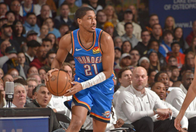 雷霆战爵士：西部榜首与重建者的攻防博弈