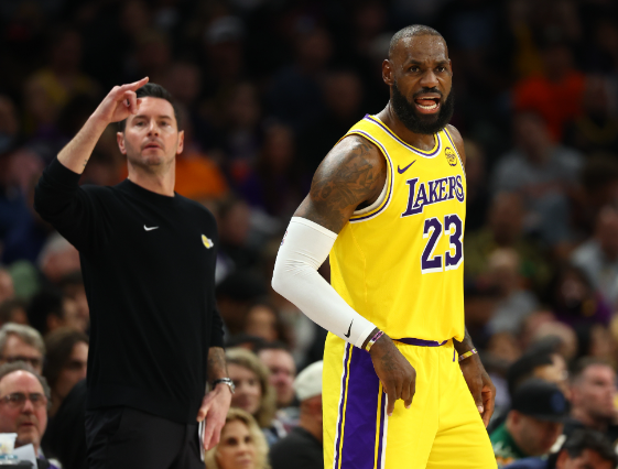 背靠背考验来临！雷迪克：詹姆斯出战待定 赛后评估身体状况