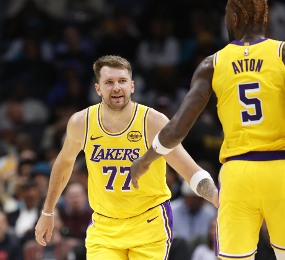 东契奇盛赞艾顿：下半场统治力太关键 攻防两端助队取胜