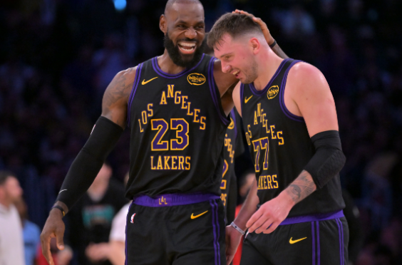 詹东同砍30+率队取胜 7战全胜纪录彰显统治力