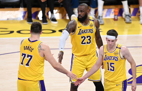 全明星票选次轮：东契奇稳坐票王 湖人三将排名生变