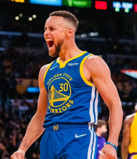 库里31分率队取胜，赛后曝妈妈怒点：那句“这是我的家”太张扬