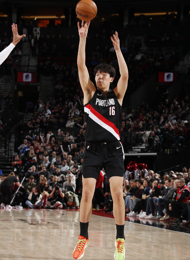 稳定轮换见成效 杨瀚森三分命中率稳步攀升