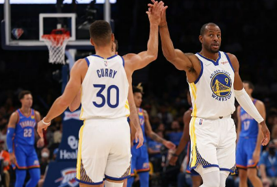 勇士客场挑战老鹰：库里缺阵下的攻防博弈