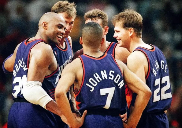 公牛逆袭：在困境中绽放的坚韧之花