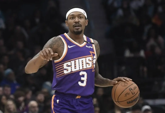 太阳涅槃：从低谷到曙光，凤凰城的坚韧征途