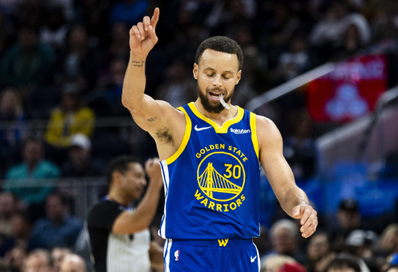 库里31分难挽败局，谈年轻球员挑战：高关注是成功的一部分