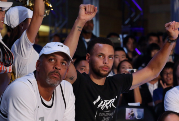 里程碑时刻！库里父子得分超科比父子登历史第二