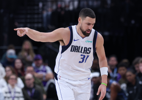 里程碑之夜！克莱2800记三分跻身历史第五