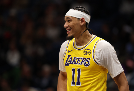 海斯现象级表现难救主 湖人不敌国王吞三连败