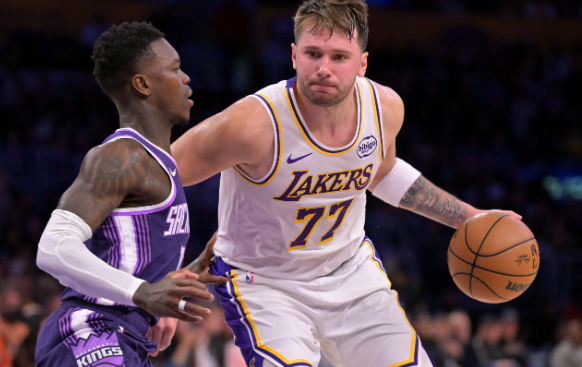 东契奇带伤空砍42分 湖人三连败陷困境