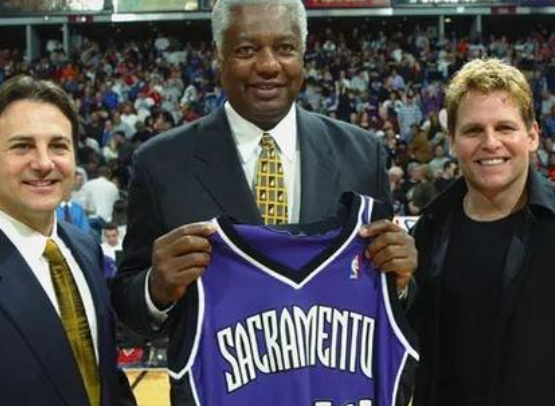 国王：逆境中觉醒的西部“黑马”