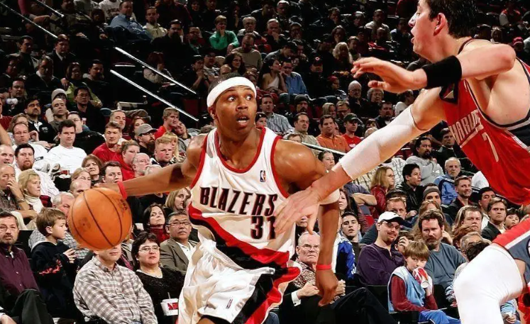 湖人17战全胜延续不败神话 赛季46胜4负奠定冠军底蕴