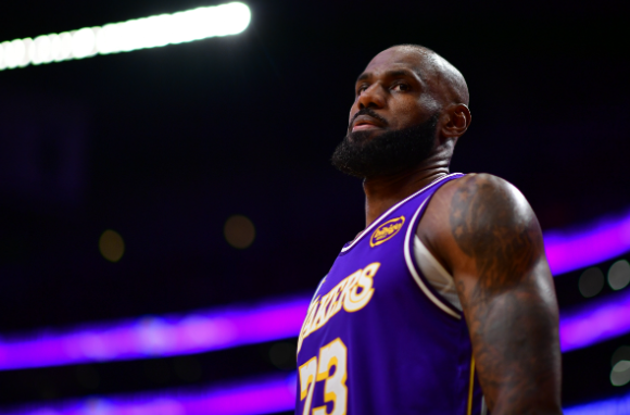 Skip炮轰詹姆斯：操纵湖人逼走里夫斯 实为山寨GOAT