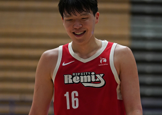 统治级表现！杨瀚森发展联盟轻松砍22+7