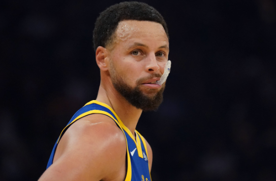 安东尼力挺库里入围 GOAT 讨论 称其拥有十足资格