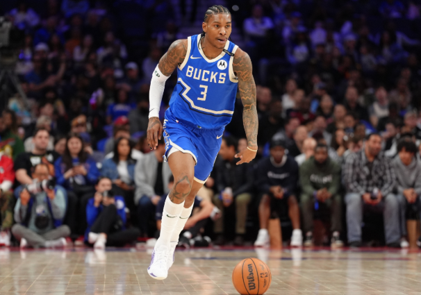 7中0吞蛋又受伤 波特低迷拖累雄鹿半场陷被动