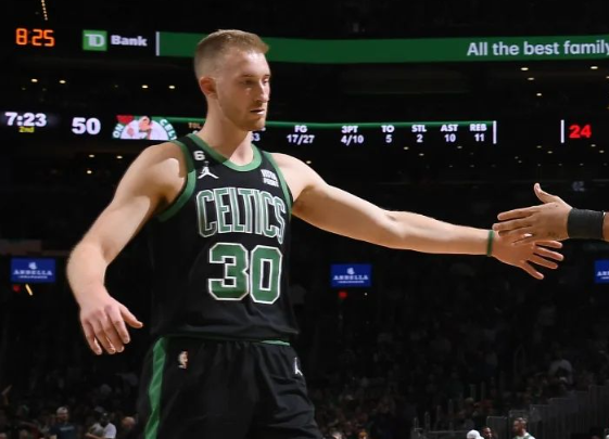 绿军征途：在磨砺中铸就铁血传奇