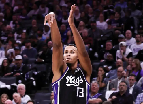 国王逆袭之路：从黑马到劲旅的蜕变传奇