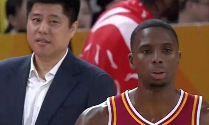 詹东同场出战！湖人背靠背擒猛龙终结连败