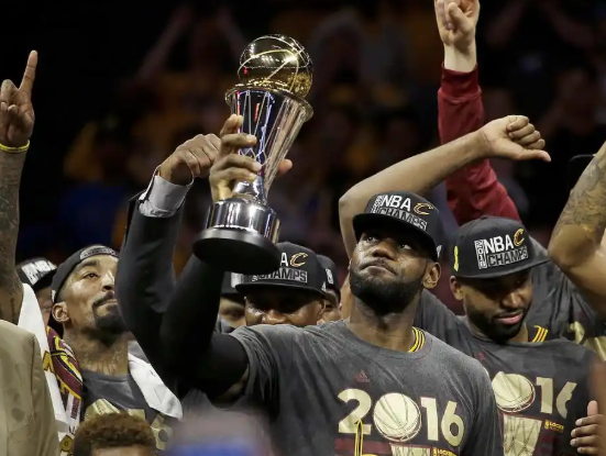 骑士：逆境中崛起，赛场书写新辉煌