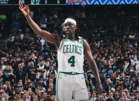 绿军征途：在逆境与荣耀间砥砺前行