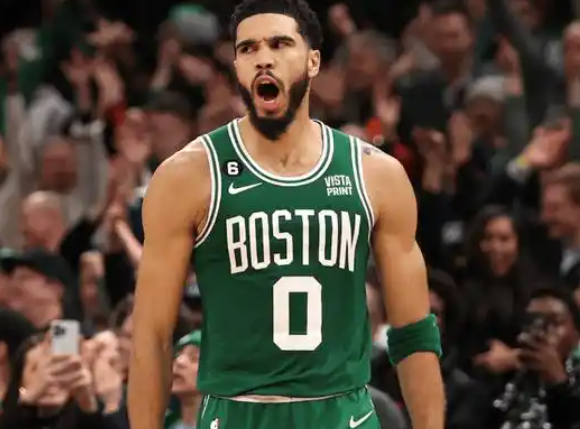 12次全明星铸队魂 库里跻身历史行列续写金州传奇