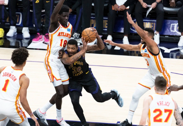 老鹰振翅：在逆境中探寻翱翔天际的力量