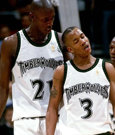 发阵容多点开花，勇士擒热火豪取四连胜，温情与胜利共映大通中心