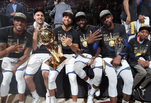 勇士：逆境中破浪，三分雨重燃冠军梦