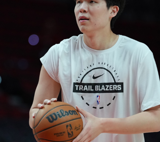 杨瀚森7天6赛扛重压 攻防两端助混音取胜