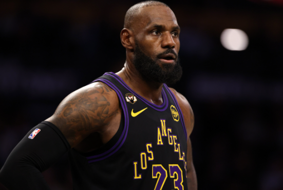 票数起伏映岁月 詹姆斯无缘全明星首发