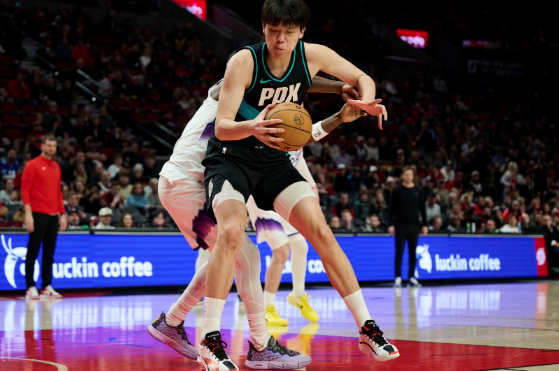 杨瀚森稳步成长 开拓者面临阵容抉择