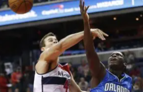 魔术黄蜂再交锋：攻防节奏与伤病变量的碰撞