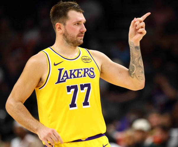 洛城德比快船奏凯,范德比尔特防守建功助战绩攀升