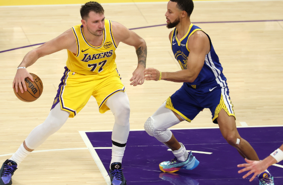 东契奇破千五三分创历史，虽败犹荣