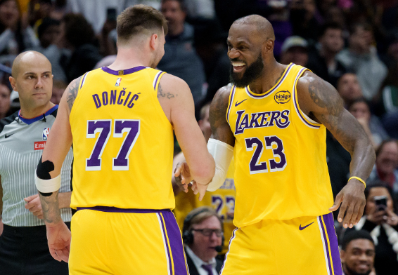 快攻逆袭！湖人攻防节奏重塑助战绩回升