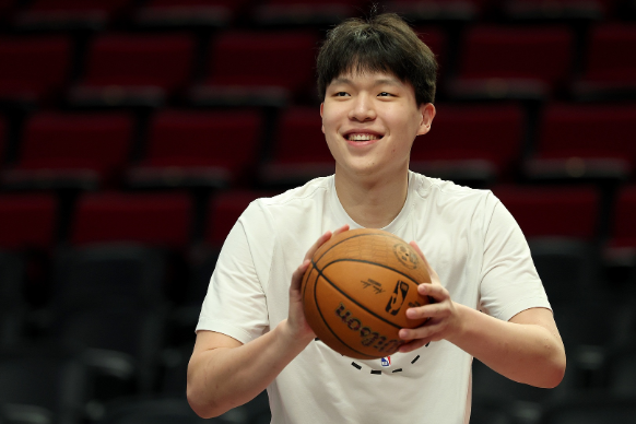 杨瀚森入选新秀赛，G联盟逆袭书写新篇