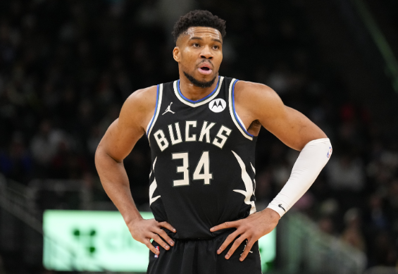 字母哥流言缠身 雄鹿陷两难困