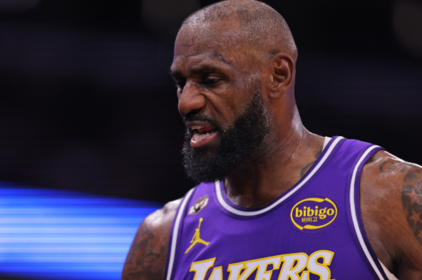 客场惨败+纪录终结 詹姆斯遭遇骑士主场生涯滑铁卢