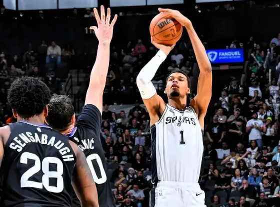 爵士：重建征途上的冰火交响曲