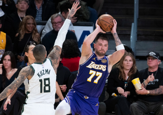 紫金王朝：在变革中重塑辉煌之路