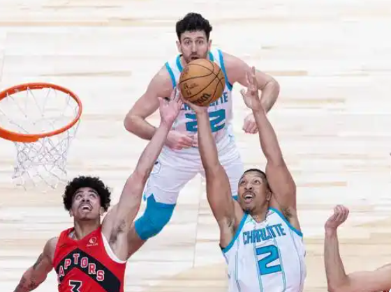 北境战歌：猛龙逆境中奏响激昂旋律