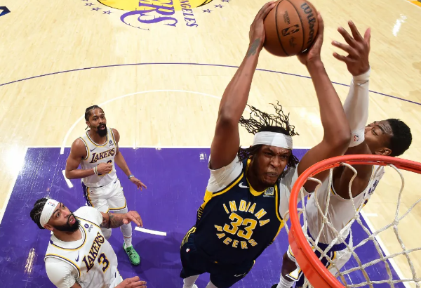 紫金荣耀：湖人逆境中书写传奇新篇