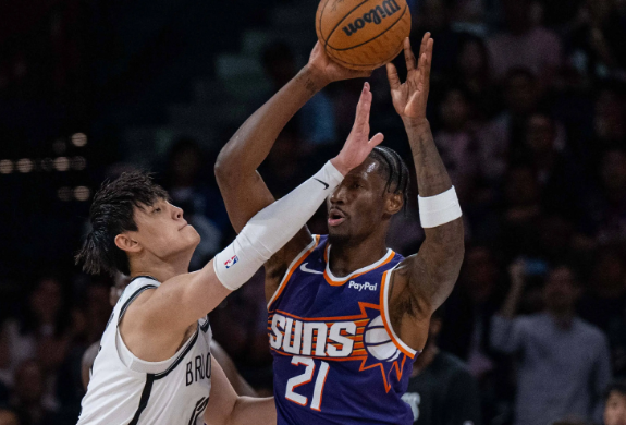 篮网：逆境中绽放的坚韧之花