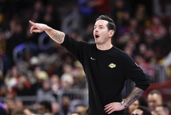 湖人不敌尼克斯，雷迪克力挺全队坚守季后赛